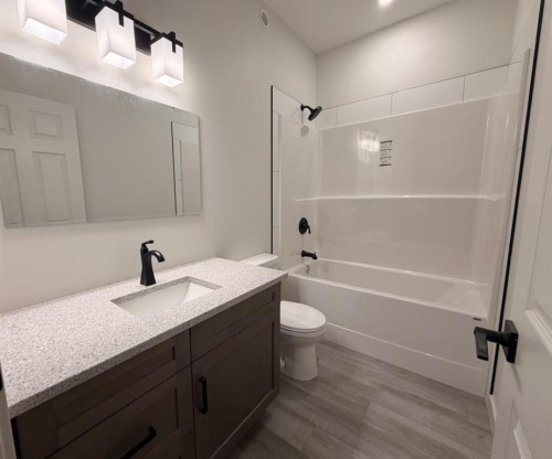 114 Alberta Street, Kingman, AB - Indoor Photo Showing Bathroom