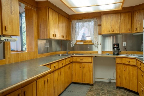 5307 50Th Ave, Lacombe, AB - Indoor Photo Showing Kitchen