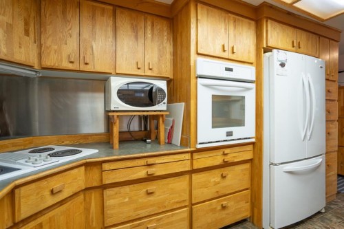 5307 50Th Ave, Lacombe, AB - Indoor Photo Showing Kitchen