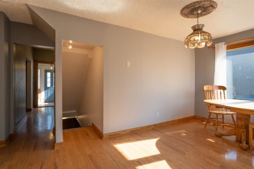 5307 50Th Ave, Lacombe, AB - Indoor