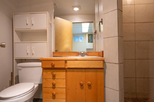 5307 50Th Ave, Lacombe, AB - Indoor Photo Showing Bathroom