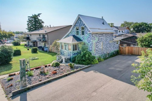 5307 50Th Ave, Lacombe, AB - Outdoor