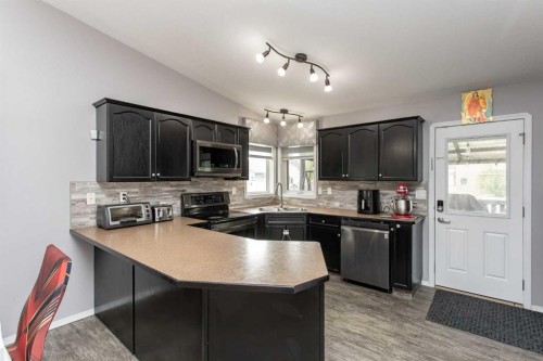 71 Vanier Drive, Red Deer, AB - Indoor Photo Showing Kitchen