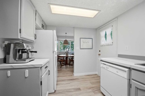 13 Spruce Drive, Lacombe, AB - Indoor Photo Showing Kitchen