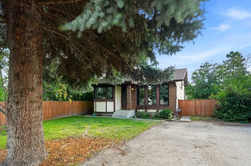13 Spruce Drive  Lacombe, AB T4L 1V2