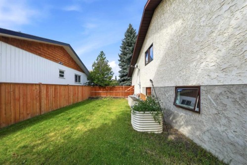 13 Spruce Drive, Lacombe, AB - Outdoor