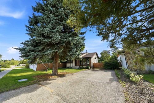 13 Spruce Drive, Lacombe, AB - Outdoor