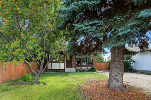 13 Spruce Drive, Lacombe, AB - Outdoor
