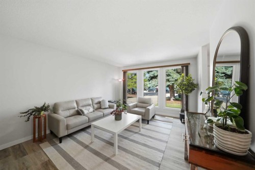 13 Spruce Drive, Lacombe, AB - Indoor Photo Showing Living Room