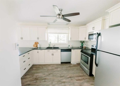 3219 Olson Street, Donalda, AB - Indoor Photo Showing Kitchen With Stainless Steel Kitchen
