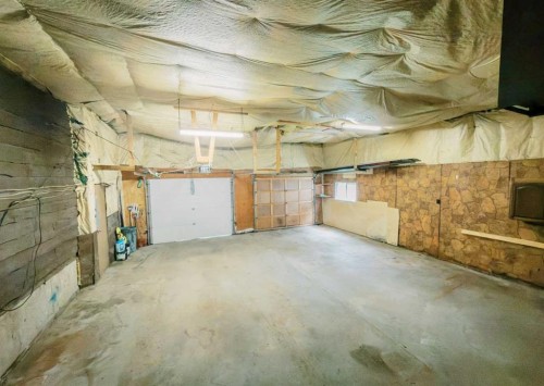 3219 Olson Street, Donalda, AB - Indoor Photo Showing Garage