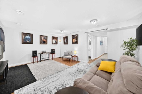 60 Arthur Close, Red Deer, AB - Indoor Photo Showing Living Room