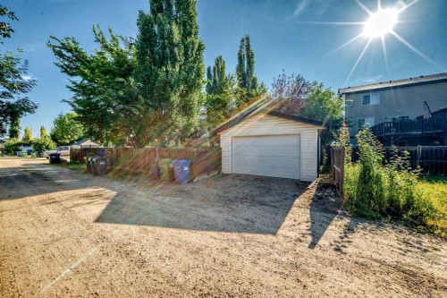 60 Arthur Close, Red Deer, AB - Outdoor