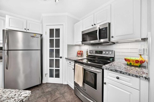 60 Arthur Close, Red Deer, AB - Indoor Photo Showing Kitchen With Upgraded Kitchen