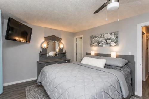 8 Caswell Close, Red Deer, AB - Indoor Photo Showing Bedroom