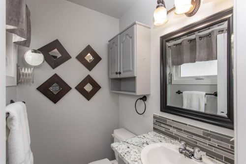 8 Caswell Close, Red Deer, AB - Indoor Photo Showing Bathroom