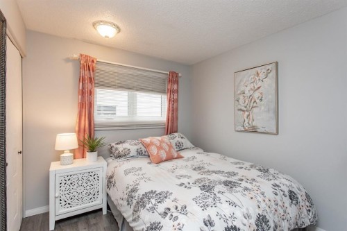 8 Caswell Close, Red Deer, AB - Indoor Photo Showing Bedroom