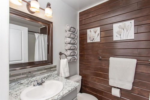 8 Caswell Close, Red Deer, AB - Indoor Photo Showing Bathroom
