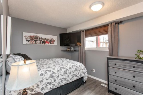 8 Caswell Close, Red Deer, AB - Indoor Photo Showing Bedroom