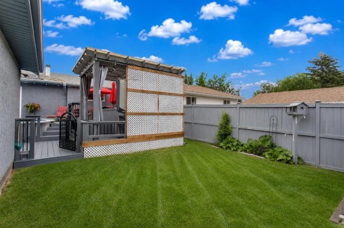 8 Caswell Close, Red Deer, AB - Outdoor