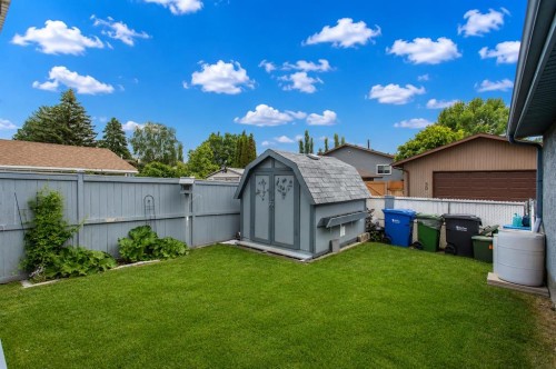 8 Caswell Close, Red Deer, AB - Outdoor