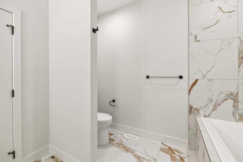 87 Linden Place, Rural Red Deer County, AB - Indoor Photo Showing Bathroom