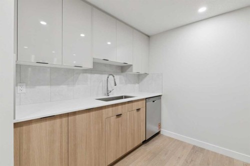 162 Drystone Way Nw, Calgary, AB - Indoor Photo Showing Kitchen