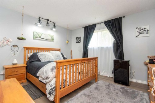 4606 51 Avenue, Bentley, AB - Indoor Photo Showing Bedroom