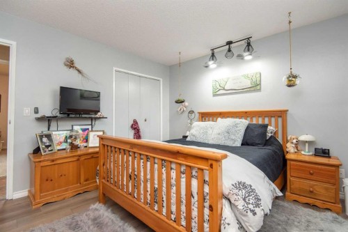 4606 51 Avenue, Bentley, AB - Indoor Photo Showing Bedroom