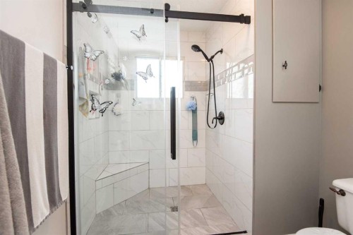 4606 51 Avenue, Bentley, AB - Indoor Photo Showing Bathroom