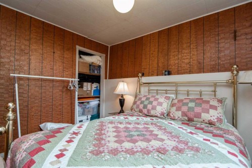 4606 51 Avenue, Bentley, AB - Indoor Photo Showing Bedroom