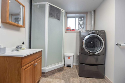 4606 51 Avenue, Bentley, AB - Indoor Photo Showing Laundry Room