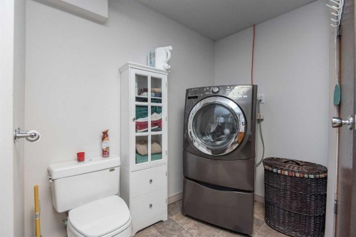 4606 51 Avenue, Bentley, AB - Indoor Photo Showing Laundry Room