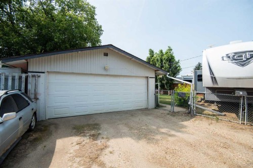 4606 51 Avenue, Bentley, AB - Outdoor With Exterior