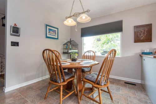 4606 51 Avenue, Bentley, AB - Indoor Photo Showing Dining Room