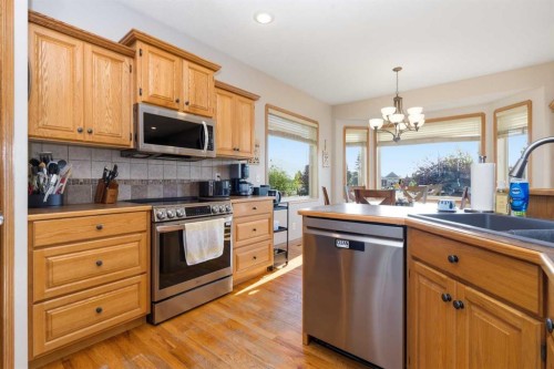 125 Ainsworth Crescent, Red Deer, AB - Indoor Photo Showing Kitchen
