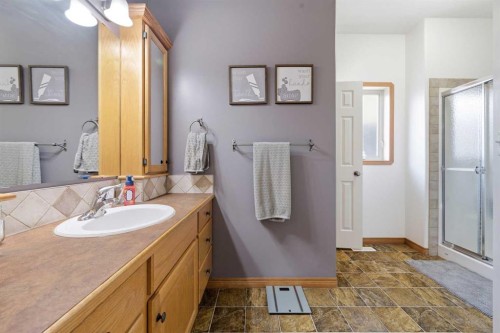 125 Ainsworth Crescent, Red Deer, AB - Indoor Photo Showing Bathroom