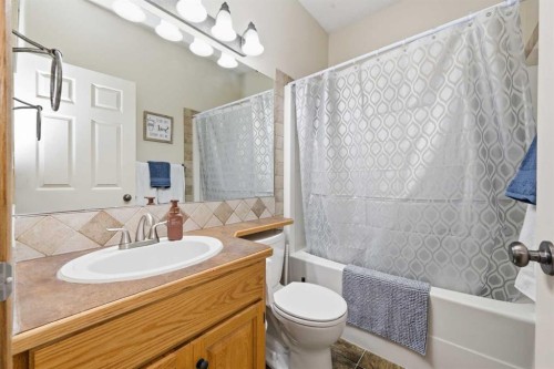 125 Ainsworth Crescent, Red Deer, AB - Indoor Photo Showing Bathroom