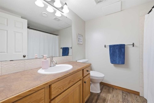 125 Ainsworth Crescent, Red Deer, AB - Indoor Photo Showing Bathroom
