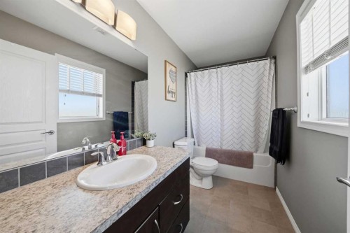 34 Rafferty Court, Sylvan Lake, AB - Indoor Photo Showing Bathroom