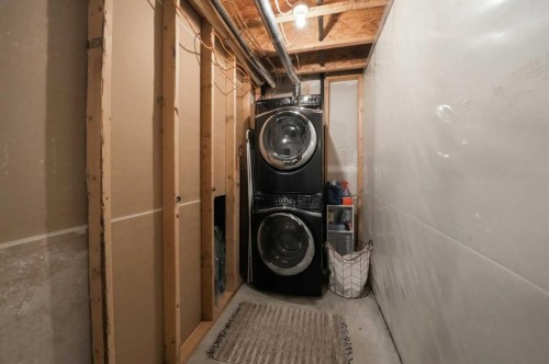 34 Rafferty Court, Sylvan Lake, AB - Indoor Photo Showing Laundry Room