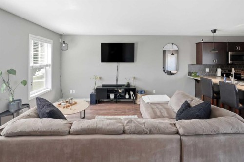 34 Rafferty Court, Sylvan Lake, AB - Indoor Photo Showing Living Room