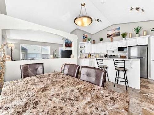 2-6220 Orr Drive, Red Deer, AB - Indoor Photo Showing Dining Room