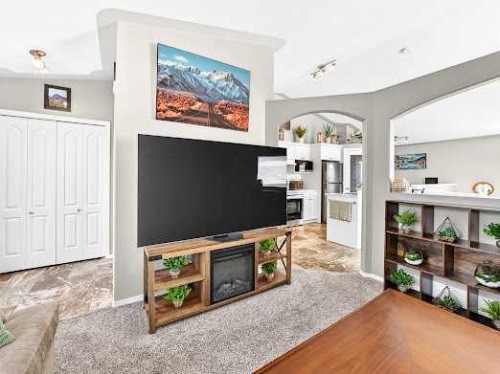 2-6220 Orr Drive, Red Deer, AB - Indoor Photo Showing Other Room