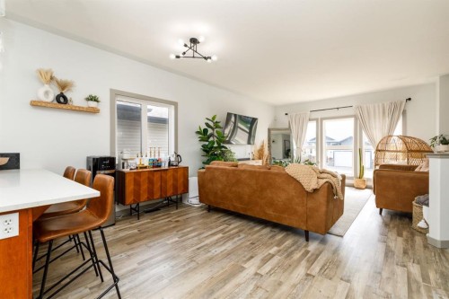42 Hawthorne Way, Penhold, AB - Indoor Photo Showing Living Room