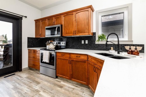42 Hawthorne Way, Penhold, AB - Indoor Photo Showing Kitchen With Double Sink