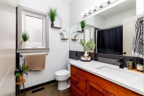 42 Hawthorne Way, Penhold, AB - Indoor Photo Showing Bathroom