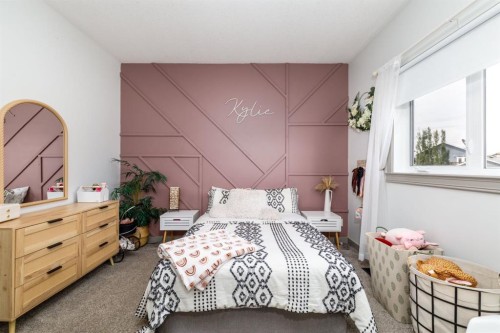 42 Hawthorne Way, Penhold, AB - Indoor Photo Showing Bedroom