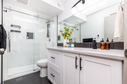 42 Hawthorne Way, Penhold, AB - Indoor Photo Showing Bathroom