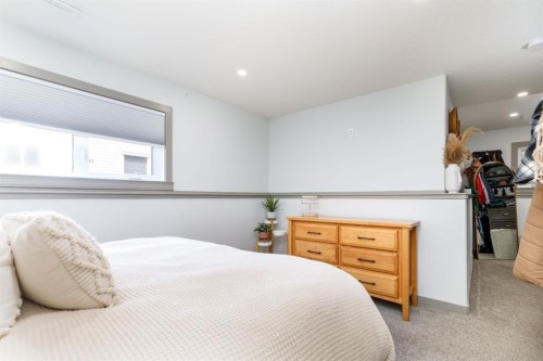 42 Hawthorne Way, Penhold, AB - Indoor Photo Showing Bedroom